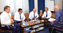 Stire din Politică-Administrație : Ședință de lucru între premierul Ilie Bolojan și autoritățile constănțene