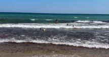 Stire din Social : Bolovani și bucăți de stabilopozi, capcane pentru turiști în apă, la Eforie