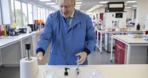 Stire din Actualitate : Boris Johnson, spitalizat în continuare cu simptome persistente