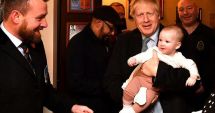 Stire din Actualitate : Prim-ministrul Boris Johnson va fi tată pentru a şasea oară