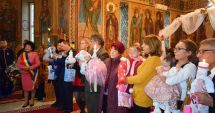 Stire din Social : Copii abandonați, botezați în ziua de Sfântul Ștefan