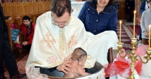 Stire din Social : Botez social la Cumpăna. Doi copii abandonați au fost creștinați
