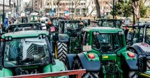 Stire din Actualitate : E HAOS LA BRUXELLES, într-un moment cheie! Zeci de tractoare blochează străzile