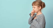 Stire din Sănătate : Bronșita și bronșiolita se deosebesc prin categoriile de persoane pe care le afectează