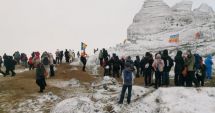 Fenomen paranormal rar la Sfinxul din Bucegi, sute de oameni au participat la piramida energetică