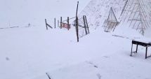 Stire din Actualitate : Peisaj hibernal, aproape de jumătatea lunii mai, pe platoul Bucegi. Turiştii au experimentat mai multe anotimpuri, în câteva ore