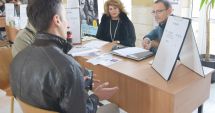 Stire din Social : "Pentru ce am învățat atâția ani, să mi se ofere posturi de zugrav sau vânzător?"