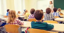 Stire din Cultură-Educație : Consiliile de Administrație ale școlilor pot suplimenta bursa socială