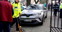 Stire din Eveniment : DOSAR PENAL pentru directoarea care a lovit cu mașina zece părinți care își așteptau copiii