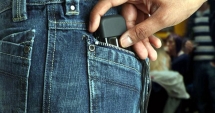 Stire din Eveniment : "Cadou" de majorat! Tânăr arestat după ce a tâlhărit o fată chiar pe trecerea de pietoni