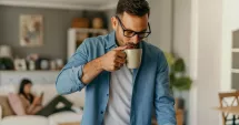 Stire din Sănătate : Excesul de cafea înseamnă somn pierdut, stomac iritat și tensiune crescută