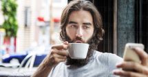 Beți prea multă cafea? Licoarea poate duce la nervozitate și insomnie