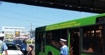 Stire din Eveniment : Călătorii frauduloși, arși la buzunare după controale în autobuzele RATC