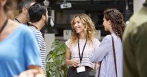 Stire din Sănătate : Călcâie crăpate? Încercați să nu stați foarte mult timp în picioare