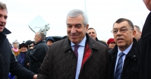 Stire din Politică-Administrație : Tăriceanu: "Profesorii au patru luni de vacanță, nu lucrează 8 ore pe zi. Majorările nu se justifică". Tăriceanu va primi 40.000 lei lunar cu noua lege. El merită! Deși este într-o permanentă vacanță