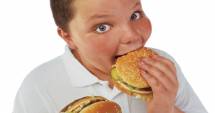 Stire din Sănătate : Obezitatea la copii! Greutatea se controlează prin alimentație și sport