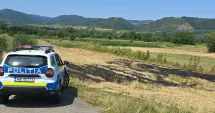 Stire din Eveniment : O adolescentă a fost violată pe un câmpi. Un minor de 16 ani şi un tânăr de 18 ani, reţinuţi