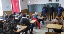 Stire din Cultură-Educație : ADEVĂRATĂ CAMPANIE de promovare pentru înscrierea în învățământul militar, susținută în fața elevilor din județul Constanța