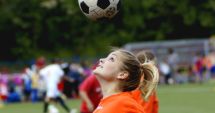 Stire din Fun : Finala Campionatului de fotbal sau soția?