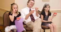 Stire din Fun : Când tații și copiii rămân singuri acasă