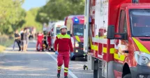 Stire din Eveniment : Accident cu opt persoane implicate. Trei copii au fost prinși în impact, două victime au ajuns la spital