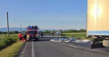 Stire din Eveniment : Carnagiu între două TIR-uri. Un bărbat de 39 de ani și-a pierdut viața, doi oameni au ajuns la spital