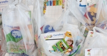 Stire din Social : "Operațiunea Ghiozdanul": 40.000 de pachete cu rechizite, de la Carrefour, pentru elevii de clasa I