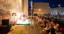 Stire din Cultură-Educație : "Cartea la nisip"  revine la Mangalia