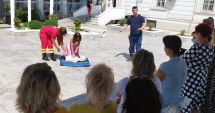 Stire din Social : Angajații Casei Căsătoriilor, instruiți în cadrul unui exercițiu de evacuare și prim ajutor