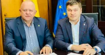 Stire din Politică-Administrație : Canalizare pentru localitatea Lazu. Primarul Cristian Cîrjaliu a semnat contractul de finanțare