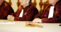 Stire din Politică-Administrație : CCR discută, în septembrie, sesizarea  lui Iohannis care vizează magistrații