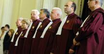 Stire din Politică-Administrație : CCR lasă primarii fără pensii speciale. Legea este neconstituțională