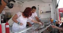 Stire din Social : ALIMENTE EXPIRATE ȘI CONDIȚII MIZERE? Unitățile de pe litoral, luate la puricat