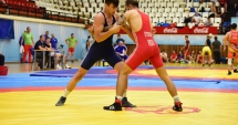 Stire din Sport : Cei mai buni luptători din România au încins atmosfera la Sala Sporturilor