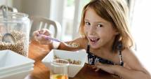 Stire din Sănătate : Atenție la cerealele pentru copii! Sunt pline de zahăr și arome artificiale