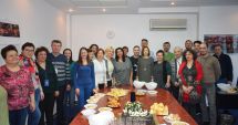 Stire din Social : Tort și șampanie, la încheierea anului 2018, la Cuget Liber