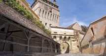 Stire din Social : Zidurile Cetății din Sighișoara, în pericol. Degradări accelerate din cauza traficului greu