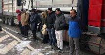 Stire din Eveniment : Șase cetățeni străini, ascunși într-un automarfar de un șofer turc, depistați la frontieră
