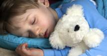 Ce tulbură somnul copiilor? Sfaturi și soluții de la specialiști