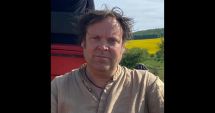 Stire din Cultură-Educație : Jurnalistul Charley Ottley a obținut cetățenia română, după o așteptare de cinci ani