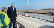 Stire din Politică-Administrație : Primarul Florin Chelaru supraveghează lucrările la podul de peste ecluza de la Năvodari