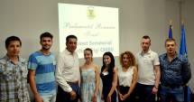 Stire din Politică-Administrație : Șapte studenți, în practică la cabinetul senatorului Gigi Chiru