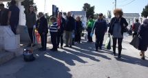 Stire din Social : Cimitirele, luate cu asalt! Cerșetorie și multă aglomerație de Paștele Blajinilor