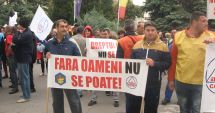 Stire din Economie : Cine ar trebui să decidă majorarea salariului minim pe economie? Negocierile colective sau puterea politică?