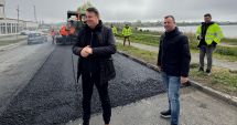 Stire din Politică-Administrație : Preşedintele Florin Mitroi monitorizează asfaltarea drumurilor din judeţ