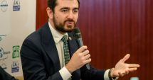 Stire din Politică-Administrație : Claudiu Năsui, de la USR: „La Ministerul Economiei, 80% sunt pile, cunoştinţe şi relaţii”