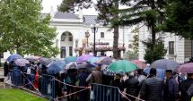 Stire din Actualitate : Coadă uriașă la Iași, în prima zi de pelerinaj la moaștele Sfintei Parascheva