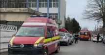 Stire din Eveniment : UPDATE 19 minori au fost duși la spital după ce un elev a folosit spray cu piper, la Liceul „Gheorghe Duca”