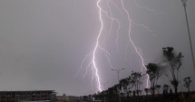 Stire din Social : ALERTĂ METEO LA CONSTANȚA PENTRU URMĂTOARELE ZILE. VA PLOUA TORENȚIAL ȘI VA REVENI FRIGUL!