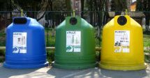 Stire din Social : Caz incredibil! Ce amendă a primit o femeie pentru că a lăsat o pungă goală lângă un tomberon pentru sticle